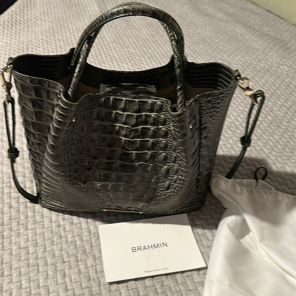 Brahmin satchel, like new, green color